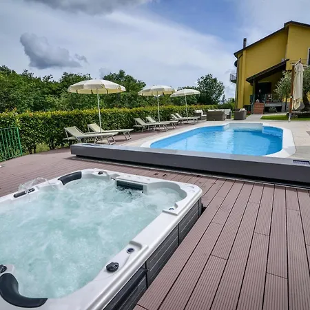 3 Bed 4 Bath Sleeps 8 Pool Hot Tub Air Con Villa