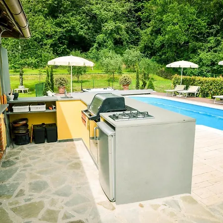 Villa 3 Bed 4 Bath Sleeps 8 Pool Hot Tub Air Con