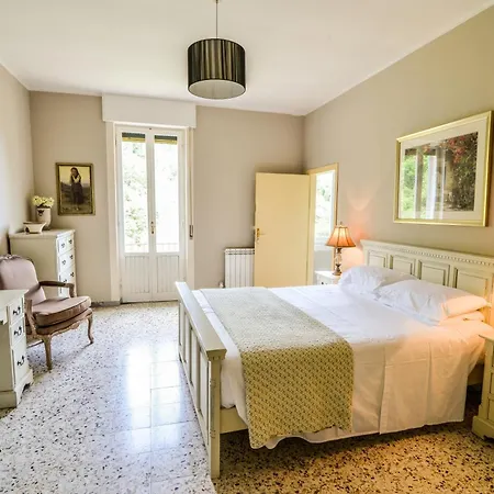 3 Bed 4 Bath Sleeps 8 Pool Hot Tub Air Con Villa
