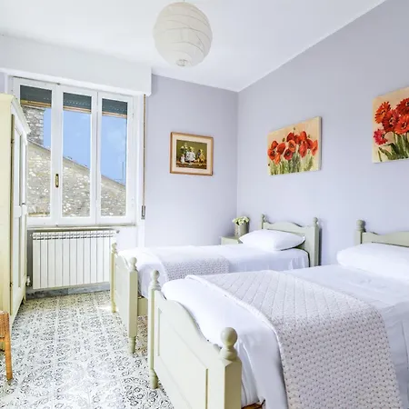 Villa 3 Bed 4 Bath Sleeps 8 Pool Hot Tub Air Con *